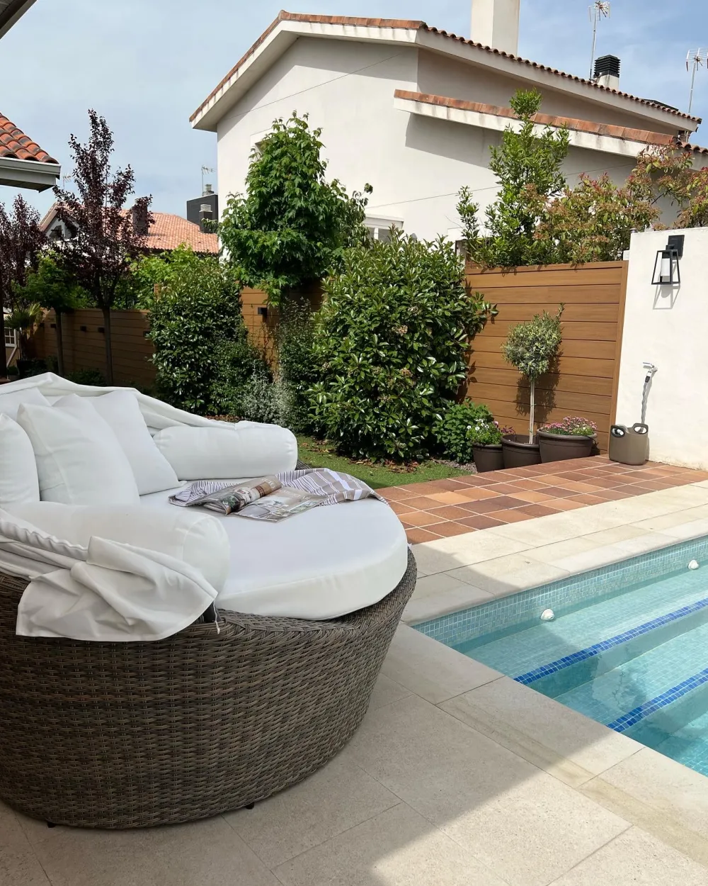 Ulkokalusteet<Beliani Aurinkovuode Polyrottinki Vaaleanruskea Sylt