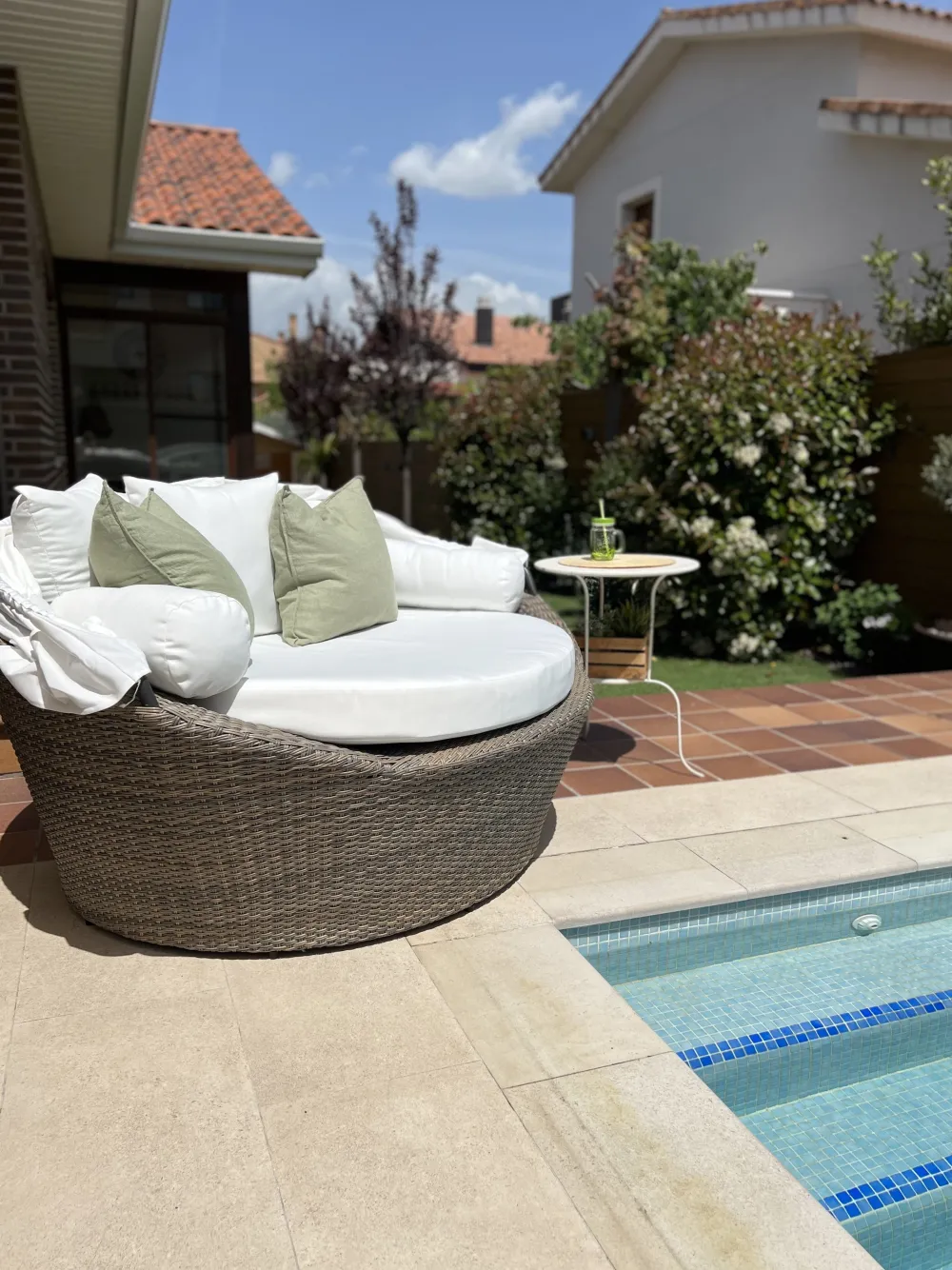 Ulkokalusteet<Beliani Aurinkovuode Polyrottinki Vaaleanruskea Sylt