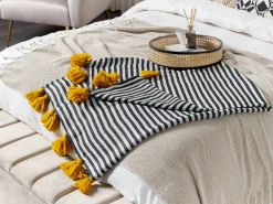 Tekstiilit<Beliani Huopa Musta/Valkoinen 130 X 170 Cm Sunwal