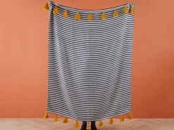 Tekstiilit<Beliani Huopa Musta/Valkoinen 130 X 170 Cm Sunwal