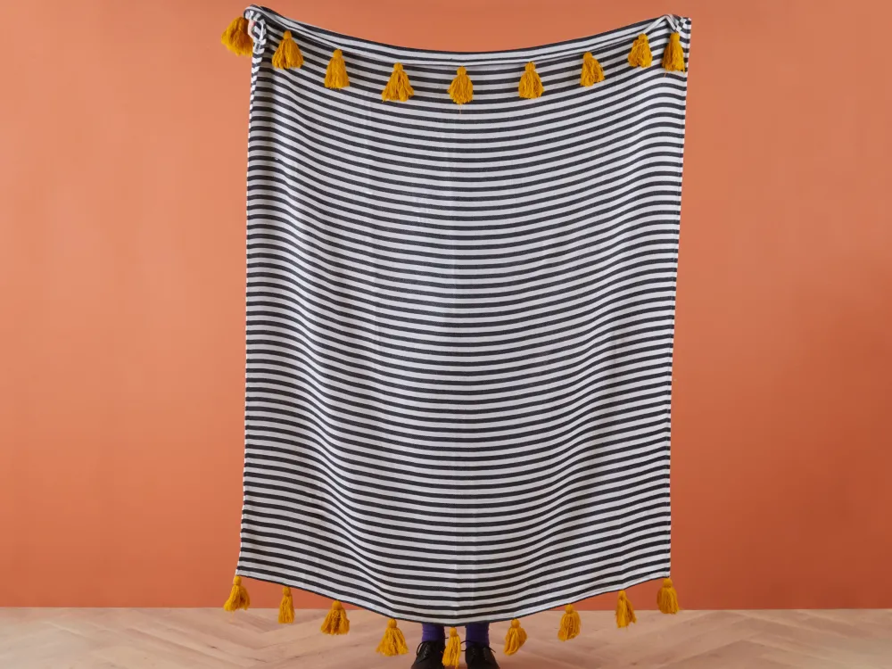 Tekstiilit<Beliani Huopa Musta/Valkoinen 130 X 170 Cm Sunwal