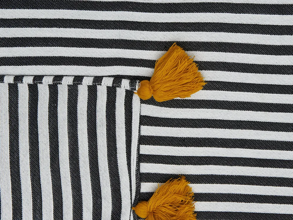 Tekstiilit<Beliani Huopa Musta/Valkoinen 130 X 170 Cm Sunwal