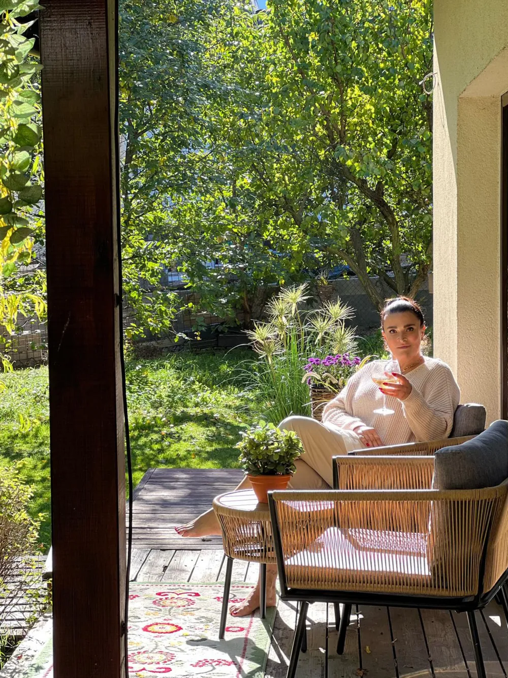 Ulkokalusteet<Beliani 2-Istuttava Bistrosetti Polyrottinki Vaaleanruskea Gargano