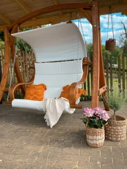 Sale Beliani 2-Istuttava Puutarhakeinu Lehtikuusi Vaalea Puu/Valkoinen Aprilia