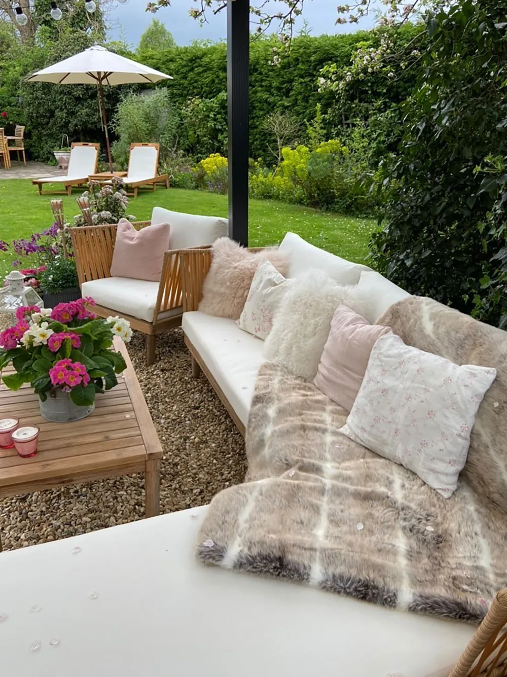 Ulkokalusteet<Beliani 4-Istuttava Ulkosohvaryhma Akasiapuu Vasenk. Valkoinen Cremona