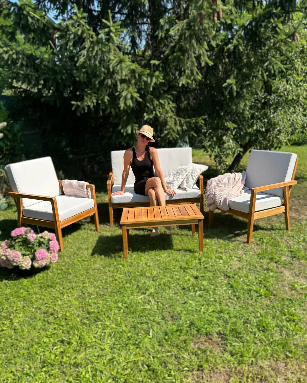 Shop Beliani 4-Istuttava Ulkosohvaryhma Akasiapuu Ruskeanharmaa Pallano