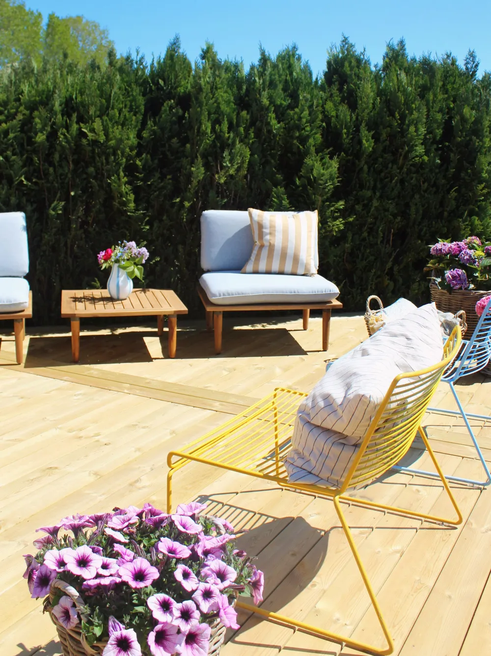 Shop Beliani 2-Istuttava Ulkosohvaryhma Akaasia Vaalea Puu/Harmaa Frascati