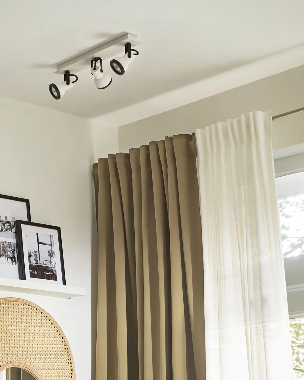 Valaisimet<Beliani Kattovalaisin 3 Polttimoa Rauta Valkoinen/Musta Baro