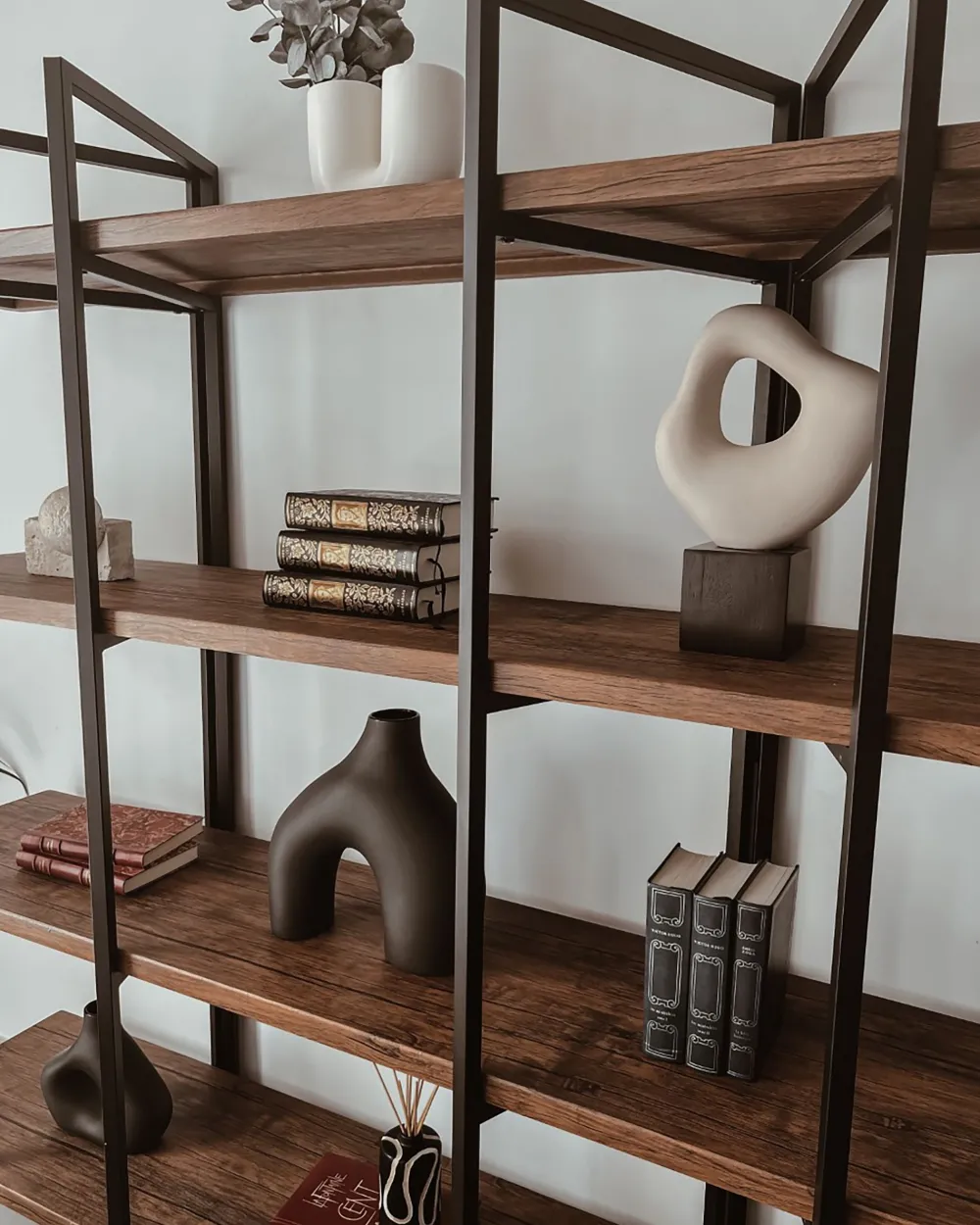 Säilytys<Beliani Kirjahylly 4 Hyllya Tumma Puu Compton