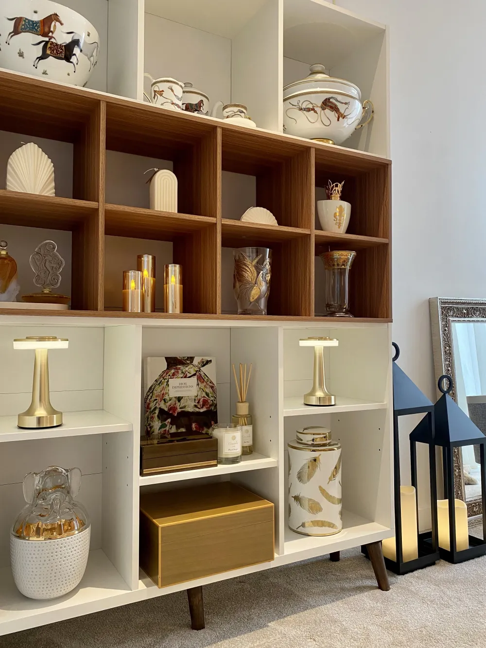 Säilytys<Beliani Kirjahylly 17 Hyllya Valkoinen/Tumma Puu Alloa