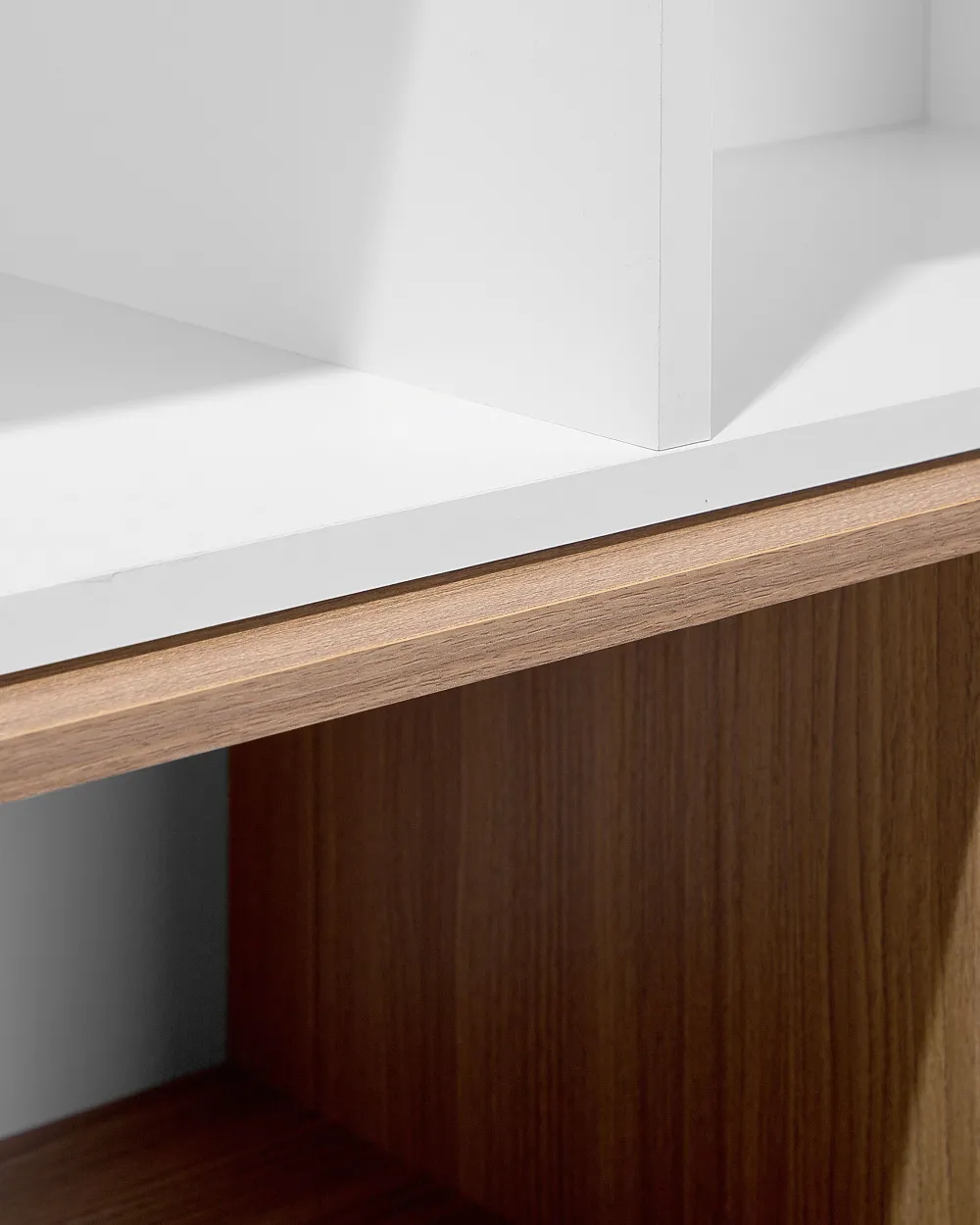 Säilytys<Beliani Kirjahylly 17 Hyllya Valkoinen/Tumma Puu Alloa