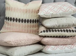 Tekstiilit<Beliani Koristetyyny Tekoturkis Vaaleanpunainen 45 X 45 Cm 2 Kpl Peony