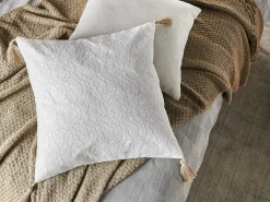 Tekstiilit<Beliani Koristetyyny Valkoinen Kohokuvioitu 45 X 45 Cm 2 Kpl Azalea