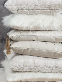 Tekstiilit<Beliani Koristetyyny Valkoinen Kohokuvioitu 45 X 45 Cm 2 Kpl Azalea