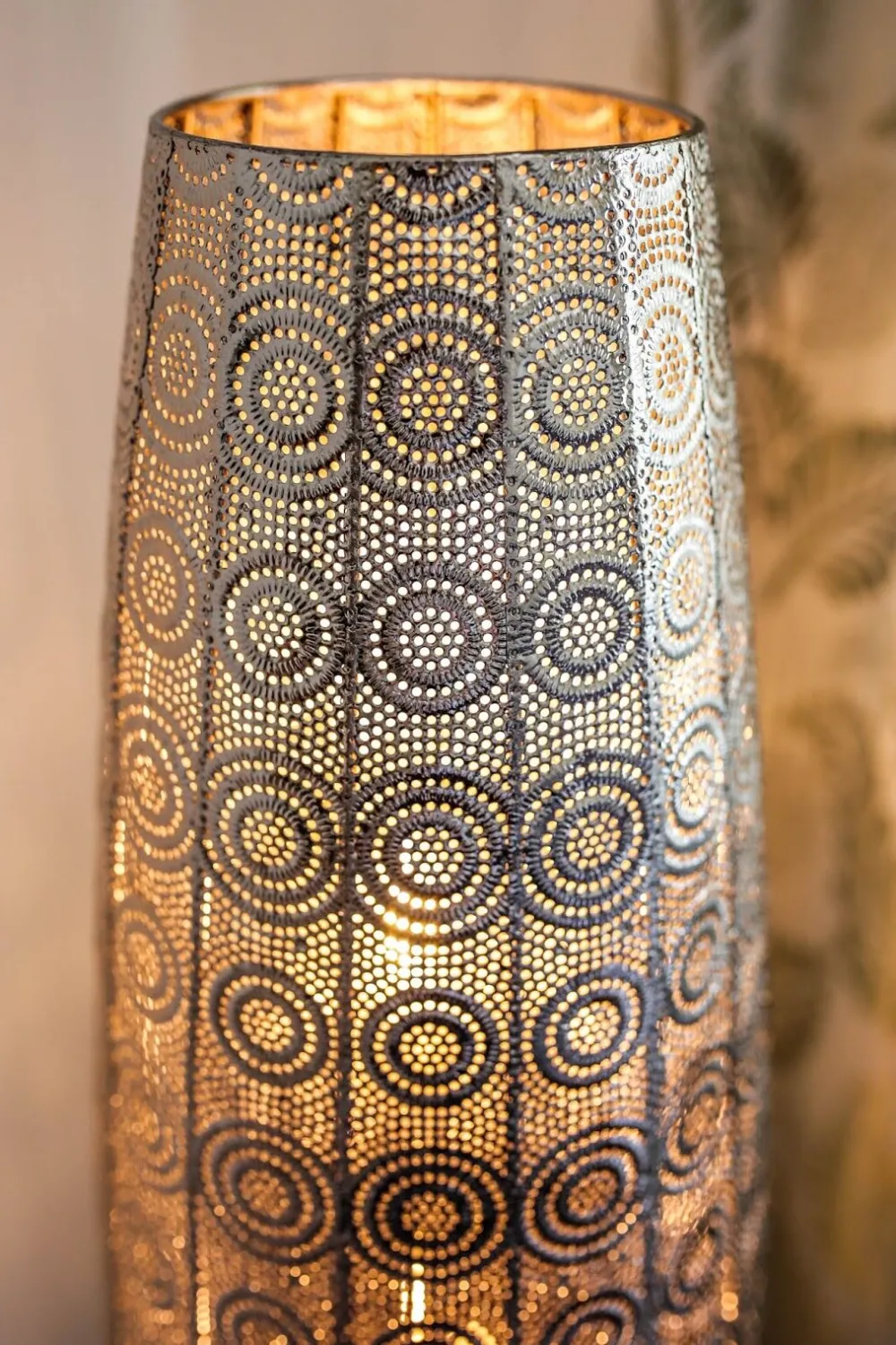 Shop Beliani Lattiavalaisin Metalli Hopea Maringa