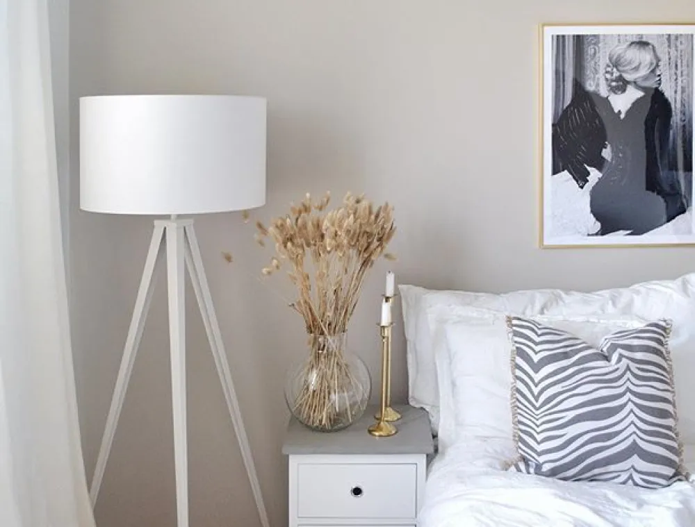 Valaisimet<Beliani Lattiavalaisin Metalli Valkoinen Stiletto