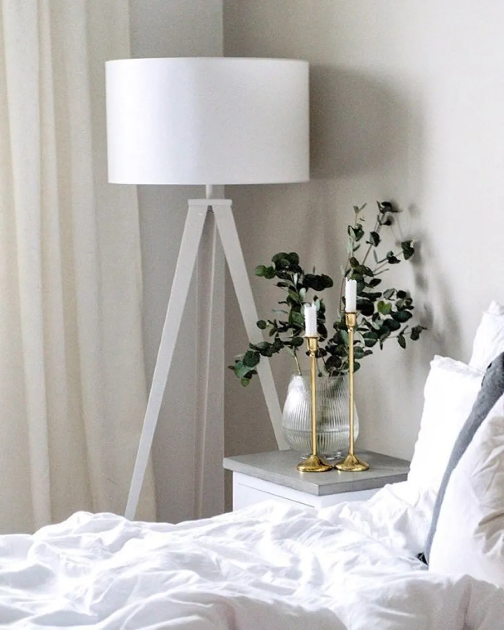 Valaisimet<Beliani Lattiavalaisin Metalli Valkoinen Stiletto