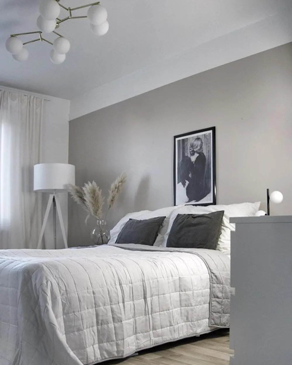 Valaisimet<Beliani Lattiavalaisin Metalli Valkoinen Stiletto