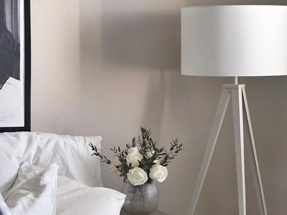 Valaisimet<Beliani Lattiavalaisin Metalli Valkoinen Stiletto