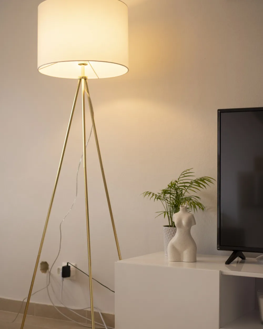 Valaisimet<Beliani Lattiavalaisin Metalli Valkoinen/Kulta Vistula