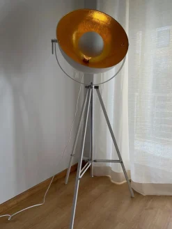 Fashion Beliani Lattiavalaisin Metalli Valkoinen/Kulta Thames