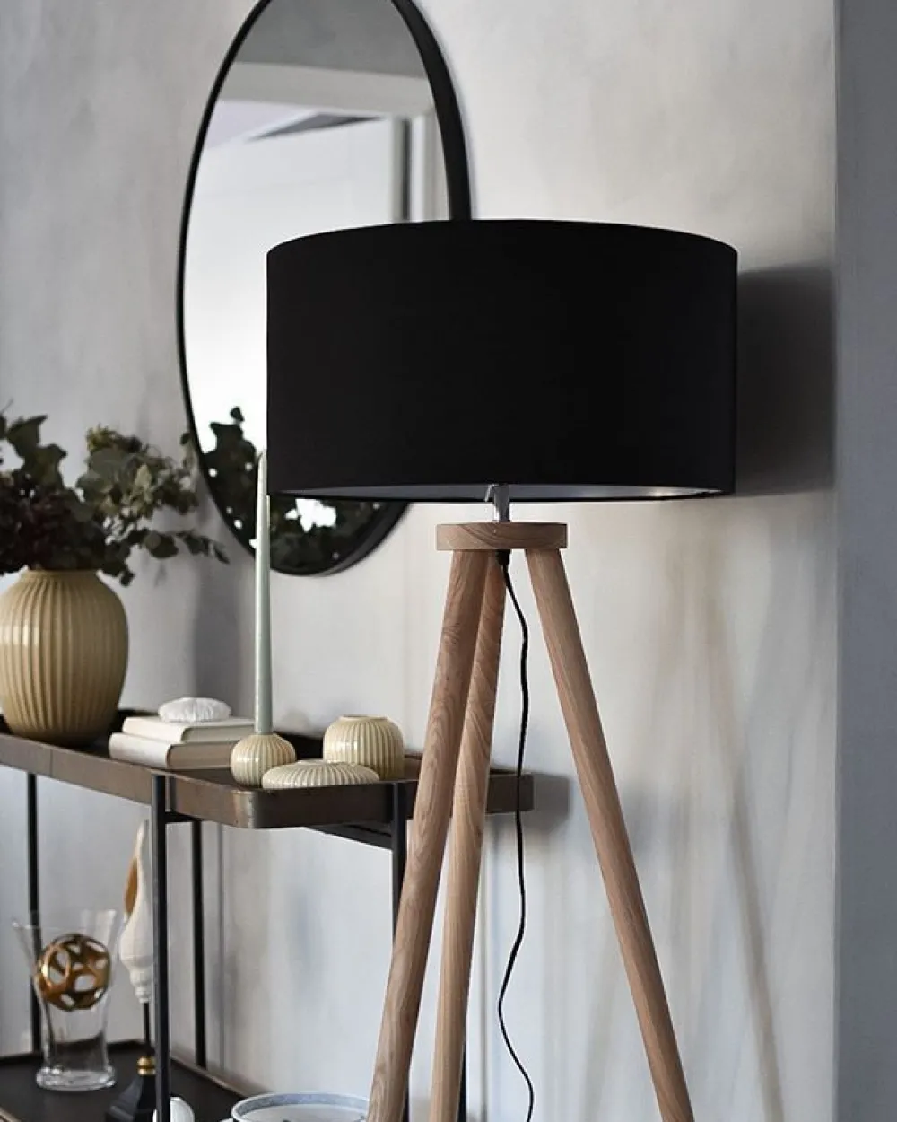 Valaisimet<Beliani Lattiavalaisin Tammi Musta Nitra