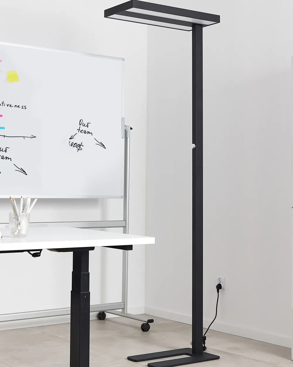 Valaisimet<Beliani Led-Lattiavalaisin Alumiini Musta Taurus