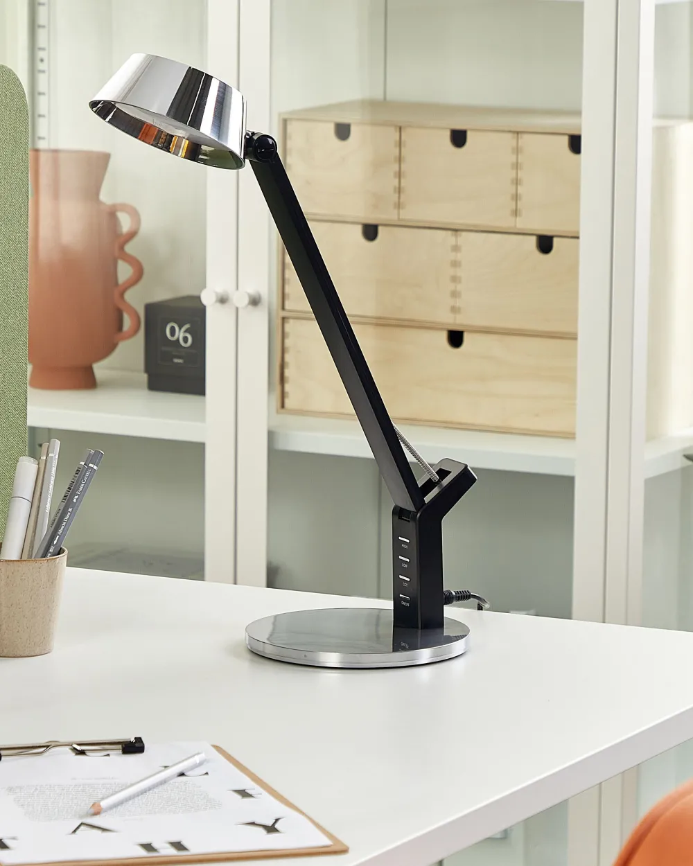 Valaisimet<Beliani Led-Poytavalaisin Usb-Portti Hopea Chamaeleon