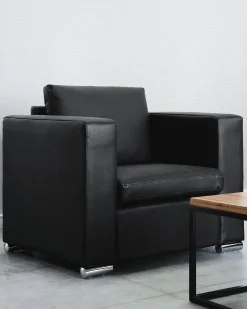 Sale Beliani Musta Nahkaverhoiltu Nojatuoli Helsinki