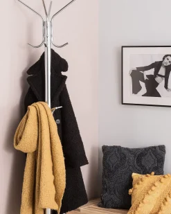 Shop Beliani Naulakko Ruostumaton Teras 12 Koukkua Hopea Claxton