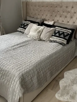 Outlet Beliani Parisanky Sametti Beige 180 X 200 Cm Lubbon