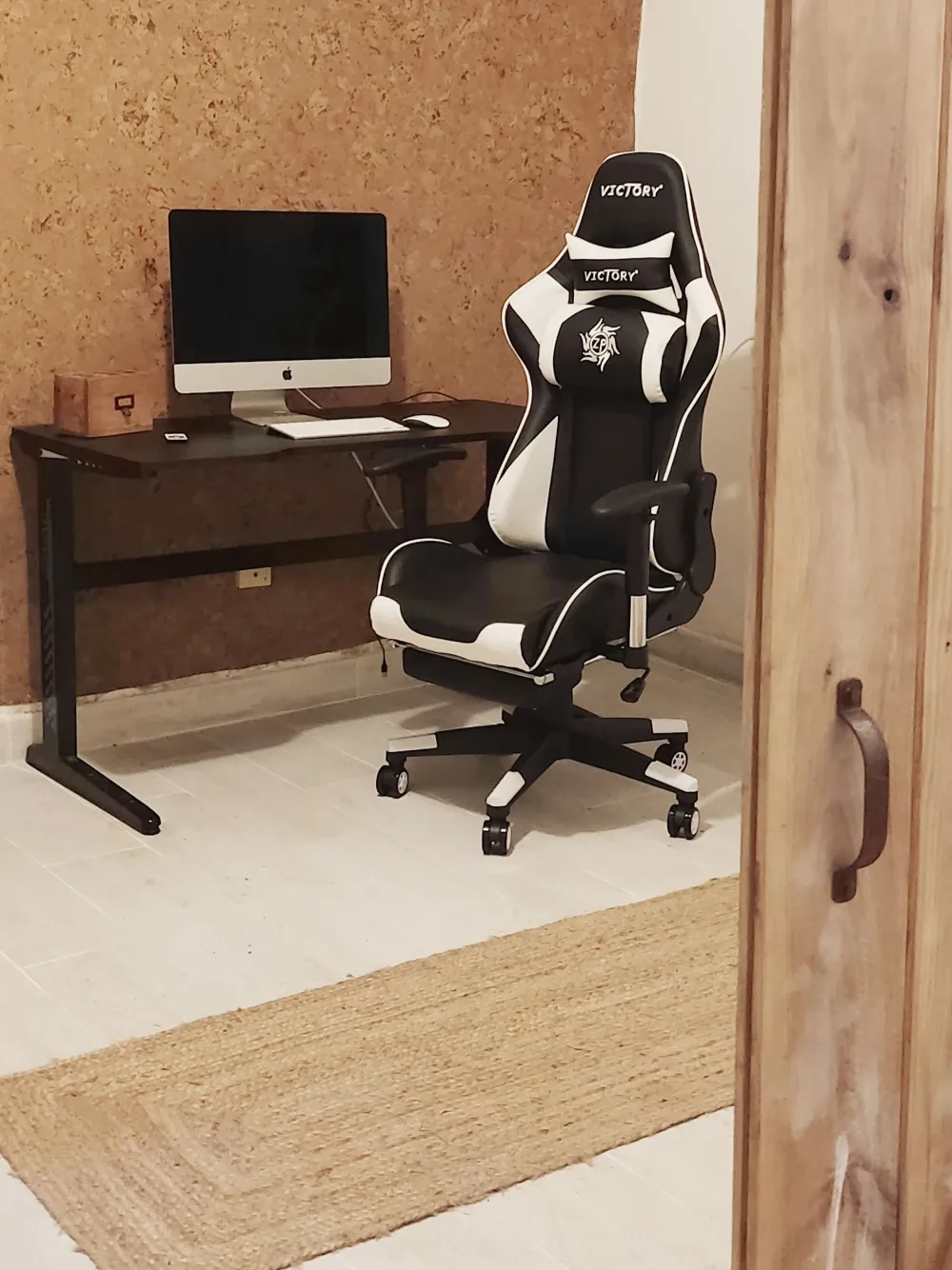 Lastenhuone<Beliani Pelituoli Keinonahka Musta/Valkoinen Victory