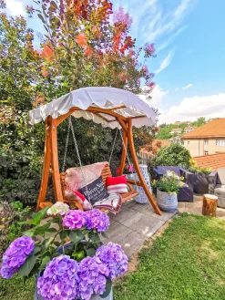 Ulkokalusteet<Beliani Puinen Pihakeinu Katoksella Beige Andria