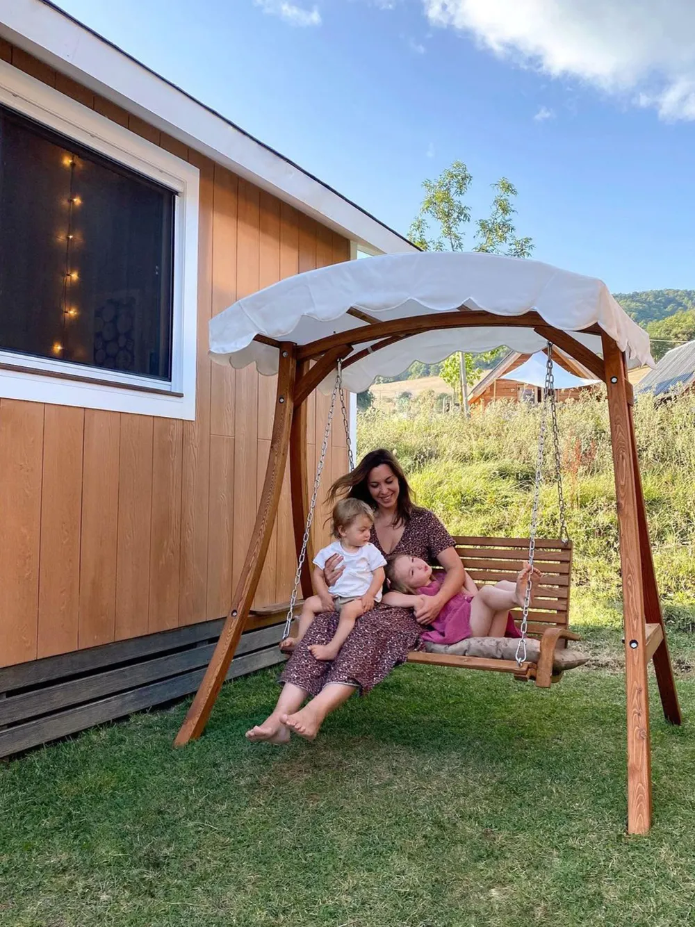 Ulkokalusteet<Beliani Puinen Pihakeinu Katoksella Beige Andria