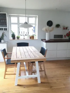 Pöydät<Beliani Puutarhapoyta Akaasia Vaalea Puu/Valkoinen 170 X 80 Cm Scania