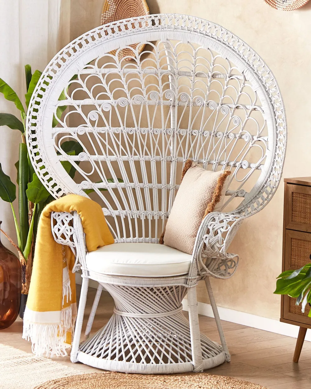 Tuolit<Beliani Riikinkukkotuoli Rottinki Valkoinen Emmanuelle