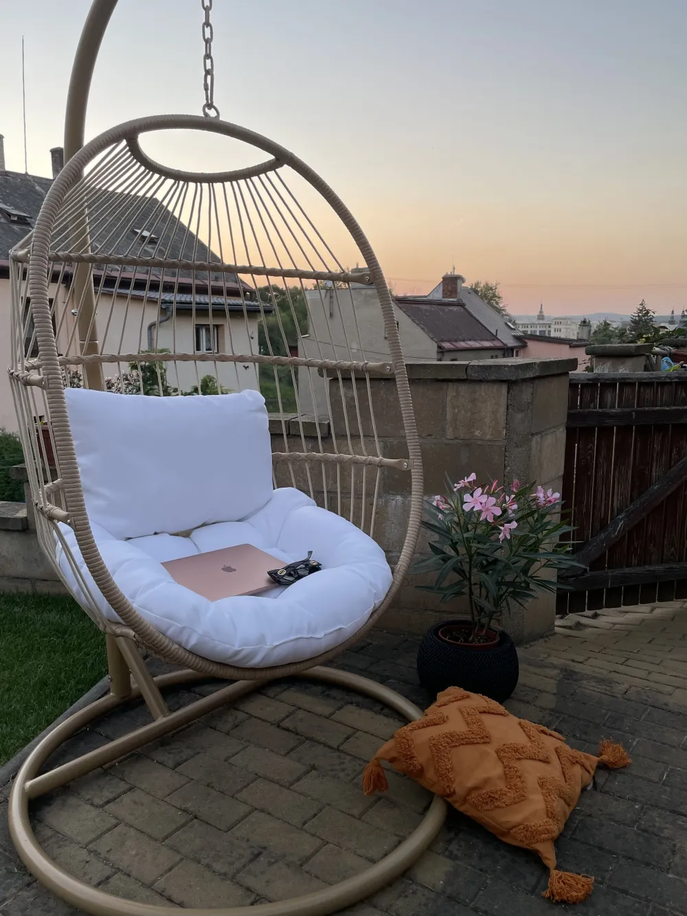 Nojatuolit<Beliani Riipputuoli Jalustalla Polyrottinki Luonnonvari Alba