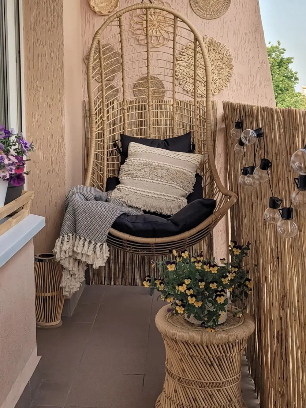 Nojatuolit<Beliani Riipputuoli Jalustalla Polyrottinki Luonnonvari Pineto