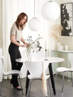 Pöydät<Beliani Ruokapoyta Marmorikuvio Valkoinen/Musta 110 Cm Mosby