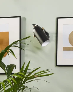 Shop Beliani Seinavalaisin Metalli Musta Tyria