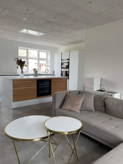 Pöydät<Beliani Sivupoyta Lasitasolla Metalli Valkoinen/Kulta Meridian Ii