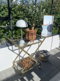 Säilytys<Beliani Tarjoiluvaunu Lasitasolla Rauta Kirkas/Kulta Ivera