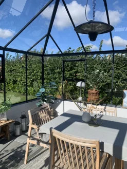 Säilytys<Beliani Tarjoiluvaunu Lasitasolla Rauta Kirkas/Kulta Ivera