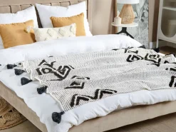 Tekstiilit<Beliani Torkkupeitto Valkoinen/Musta 130 X 150 Cm Saatli