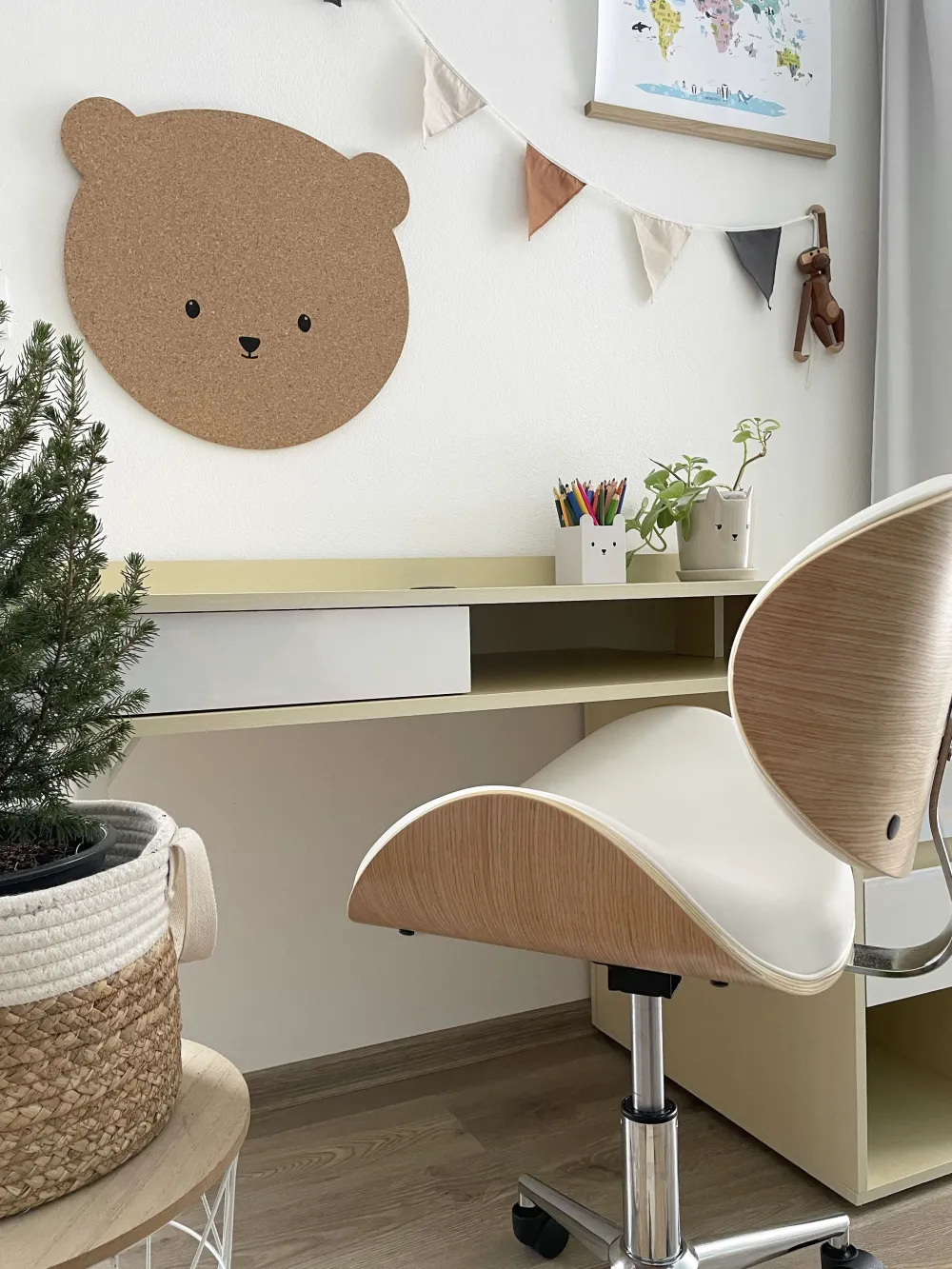 Cheap Beliani Tyopoyta 3 Laatikkoa 3 Hyllya Vaalea Puu/Valkoinen 130 X 60 Cm Caracas