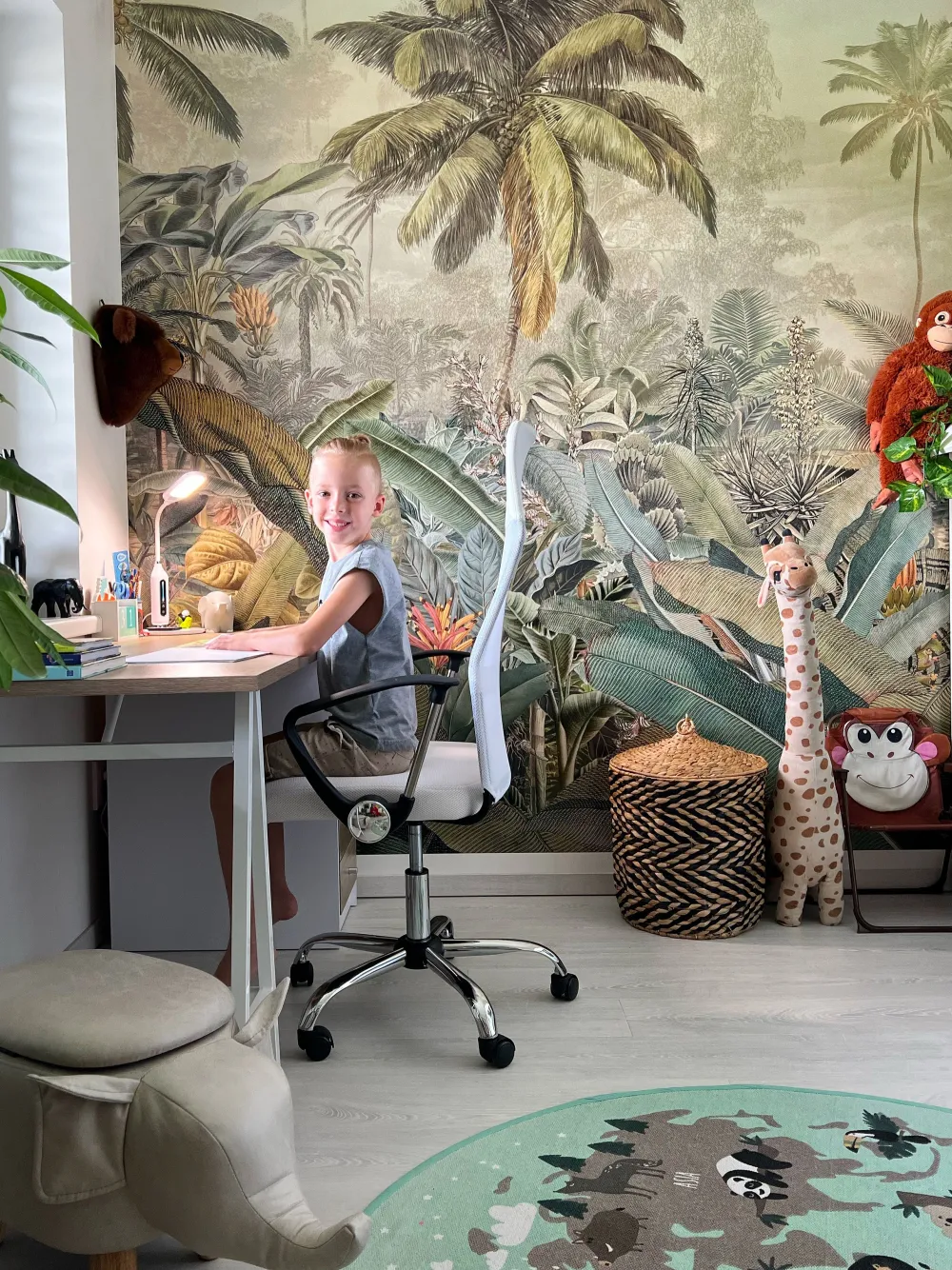 Lastenhuone<Beliani Tyopoyta 5 Laatikkoa Hylly Vaalea Puu/Valkoinen 140 X 60 Cm Heber