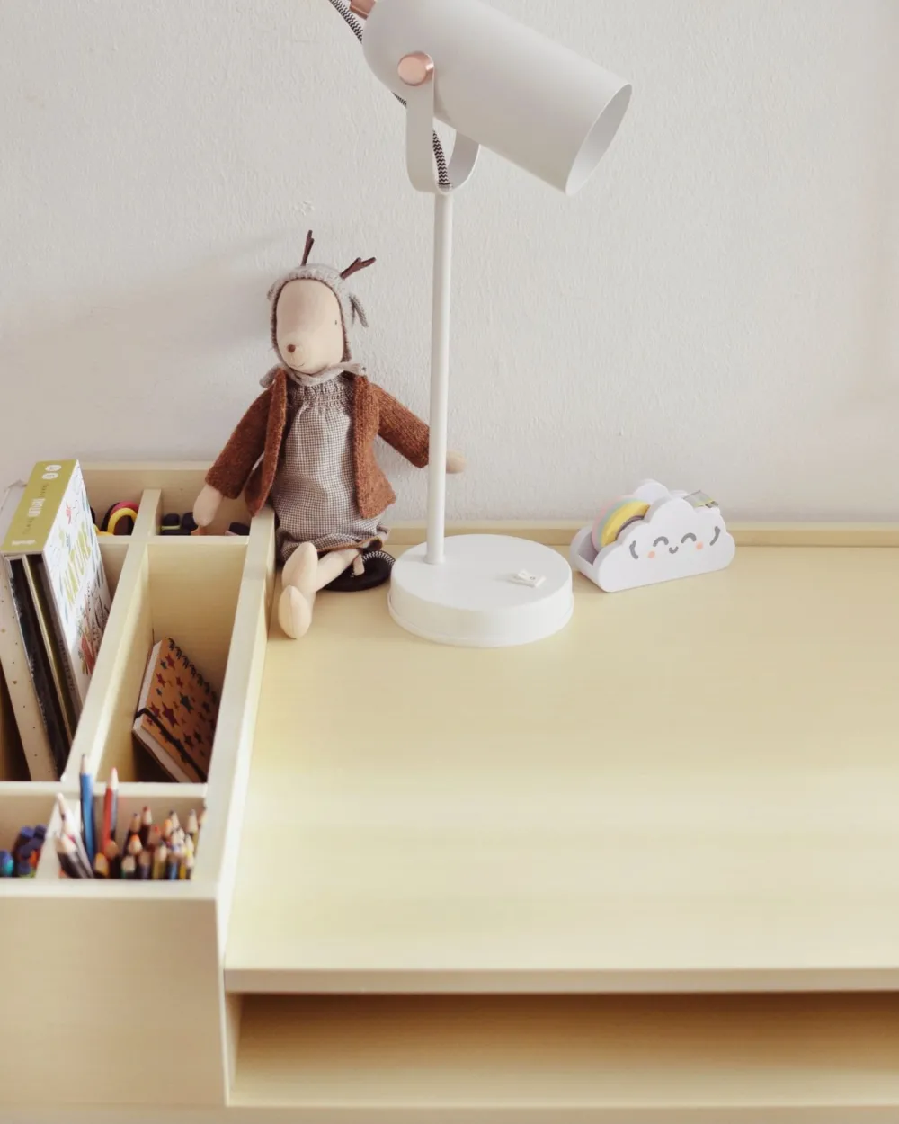 Lastenhuone<Beliani Tyopoyta Laatikko Hylly Vaalea Puu/Valkoinen 100 X 55 Cm Paramaribo