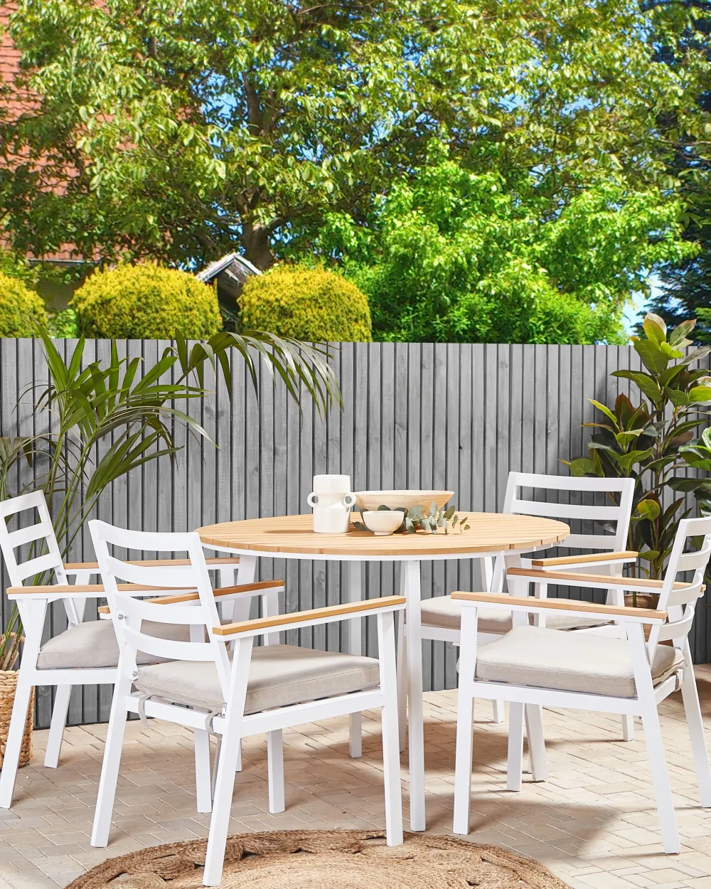 Cheap Beliani Valkoinen 4 Kpl Puutarhatuolisetti Beigeilla Tyynyilla Cavoli