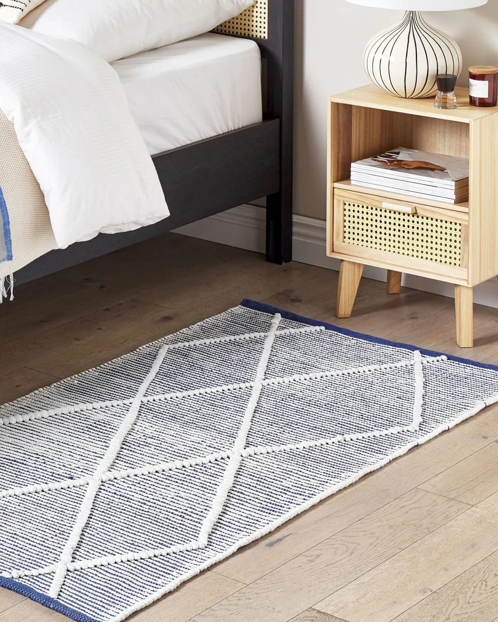 Sale Beliani Viltti Akryyli Valkoinen/Sininen 130 X 170 Cm Kihun