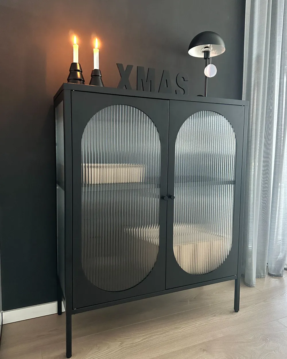 Säilytys<Beliani Vitriinikaappi Teras 2 Ovea 2 Hyllya Musta Sarre